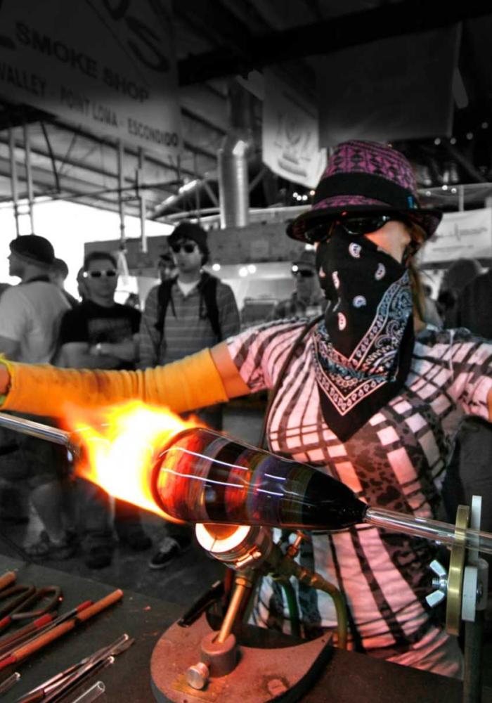 💬 Degenerate Art; The Art and Culture of Glass Pipes