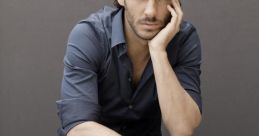 Multifacético Artista De Locución. Orador De Español En Su Variante Latina, Con La Habilidad De Emular Diversos Acentos De