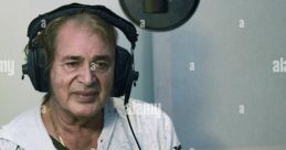 Ein Versierter Sprecher Mit Einem Eigenen Tonstudio Für Stimmaufnahmen Und Audiobücher