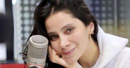 Locutora Radial Española, Impecable Elocución, Ágil Y Eficiente