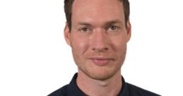 A Male Voiceover Artist From Britain Skilled in Delivering Nonchalant and Chatty Narrations
