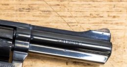 Guns: Revolvers: Exterior