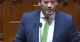 André Ventura manda Montenegro para o ***