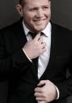 Steven Kitshoff Steven Kitshoff is a celebrated South African rugby player known for his dynamic presence on the field as