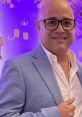 Andy Vazquez Andy Vazquez is a celebrated Cuban comedian renowned for his dynamic range of characters, including the