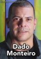 Dado Monteiro, voice actor for Vegeta in Portuguese, smiling against a colorful background, showcasing his vibrant personality.