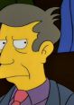 Seymour Skinner con una expresión seria, característico de su papel en Los Simpson, reflejando su personalidad autoritaria.
